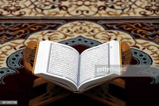 tikar, meja kayu khusus al-qur'an, the holy quur'an
